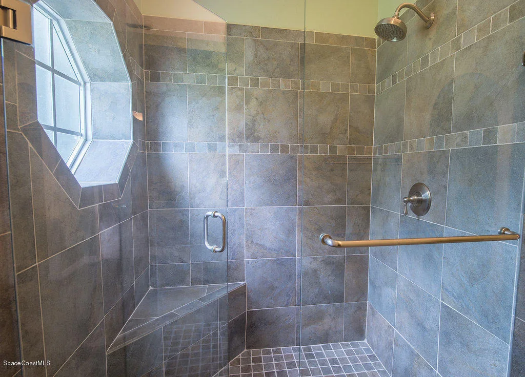 Photo of 1203 White Oak Circle