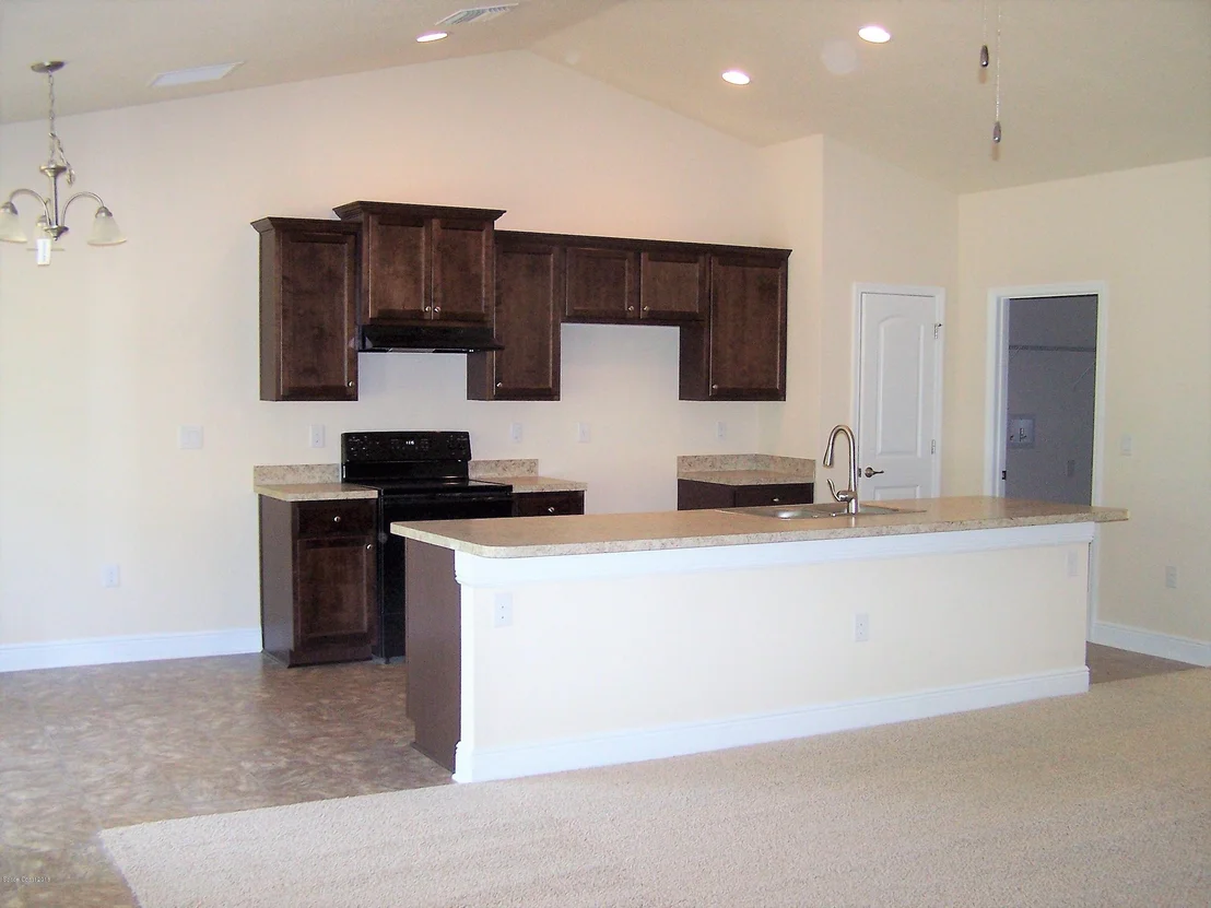 Photo of 1539 Summit Road SE