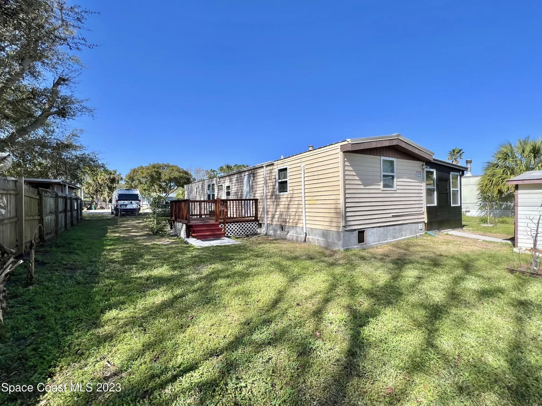 Photo of 4755 Sharpes Lake Avenue