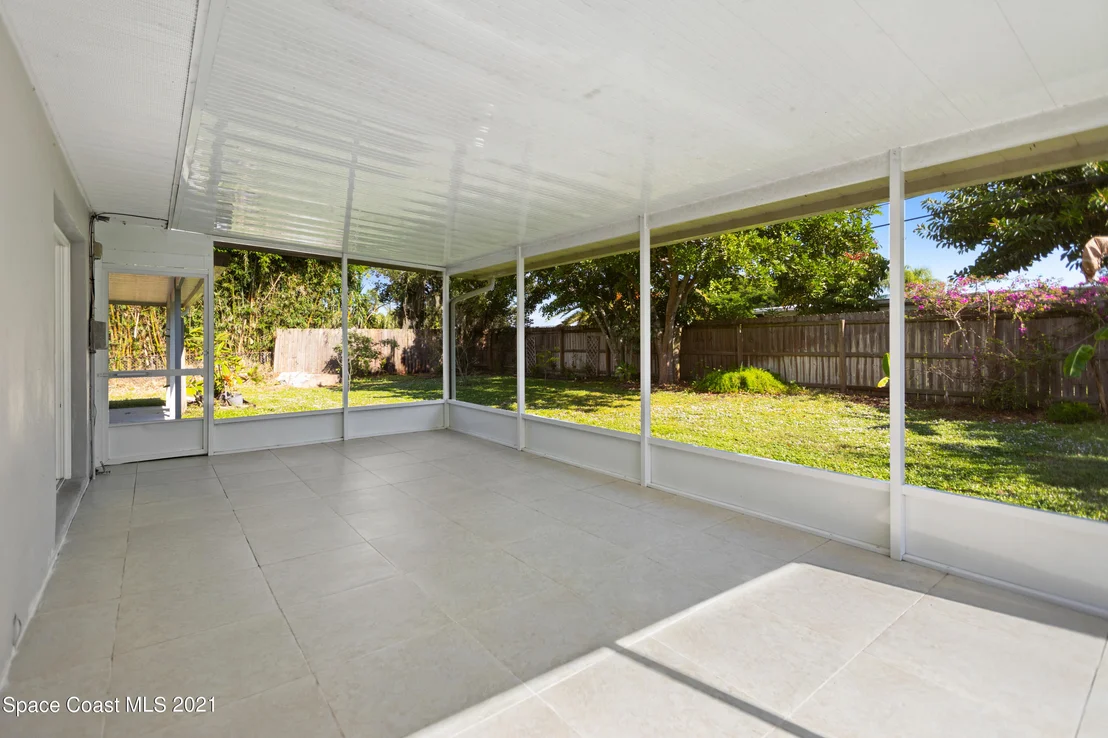 Photo of 867 Daytona Drive NE