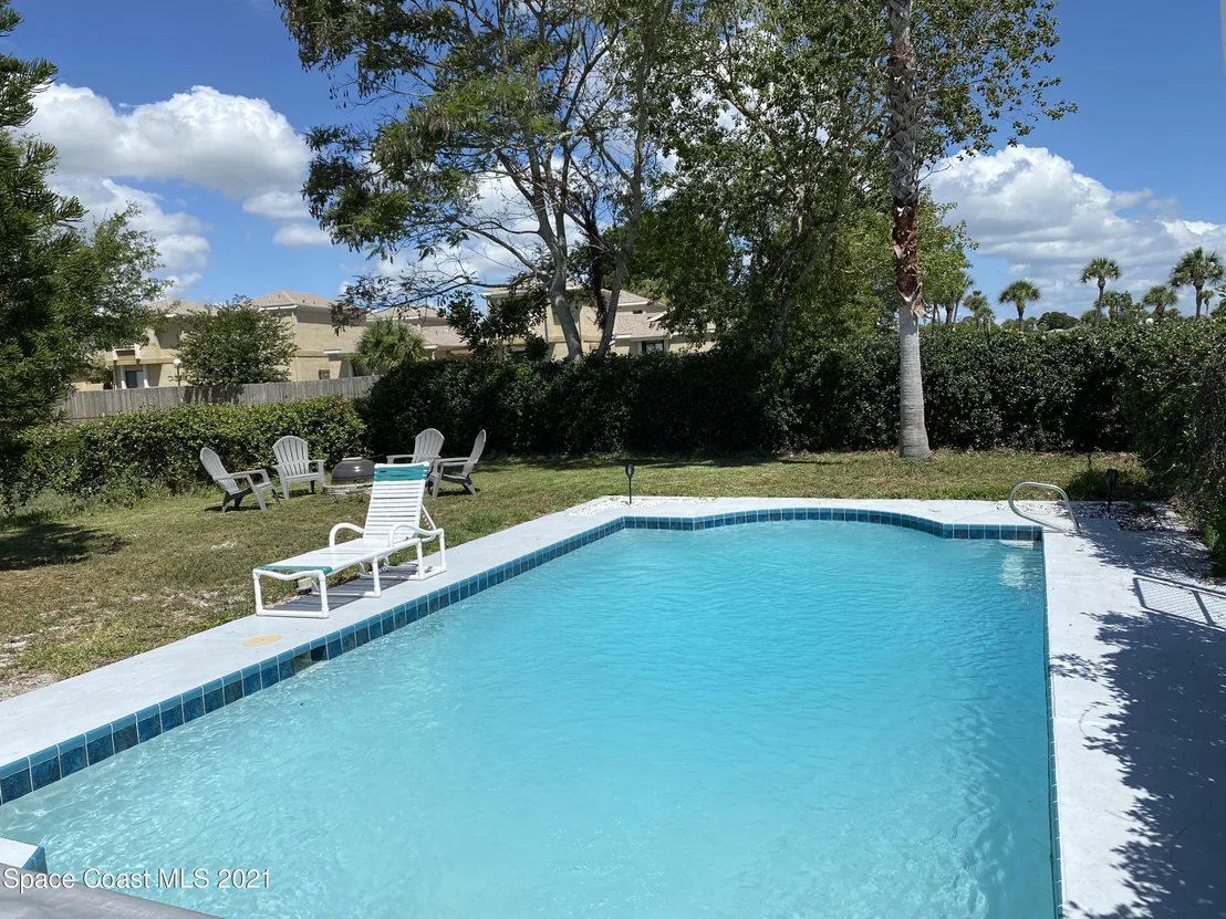 Photo of 1320 Mariposa Drive NE