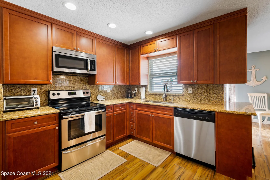 Photo of 871 Kings Post Road