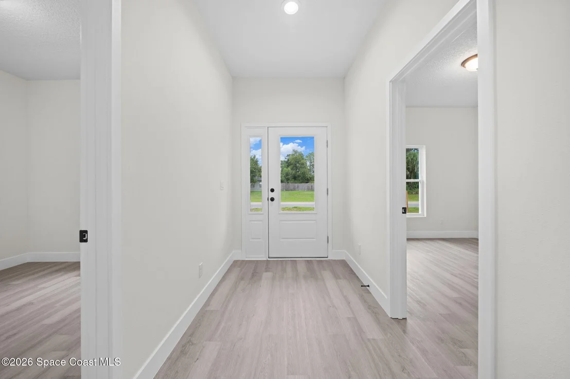 Photo of 1240 Cogan Drive SE