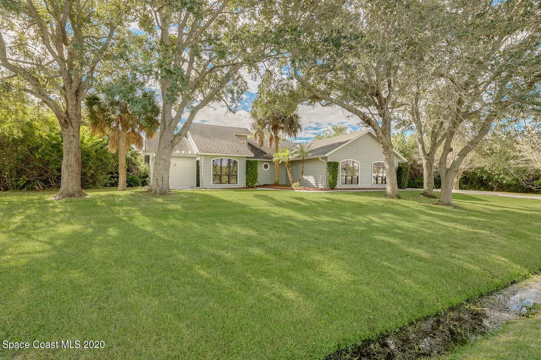 Photo of 2590 Coral Way