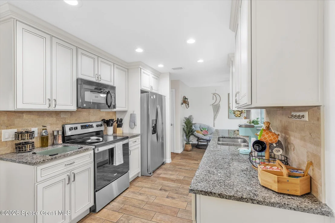 Photo of 233 Cinnamon Lake Circle
