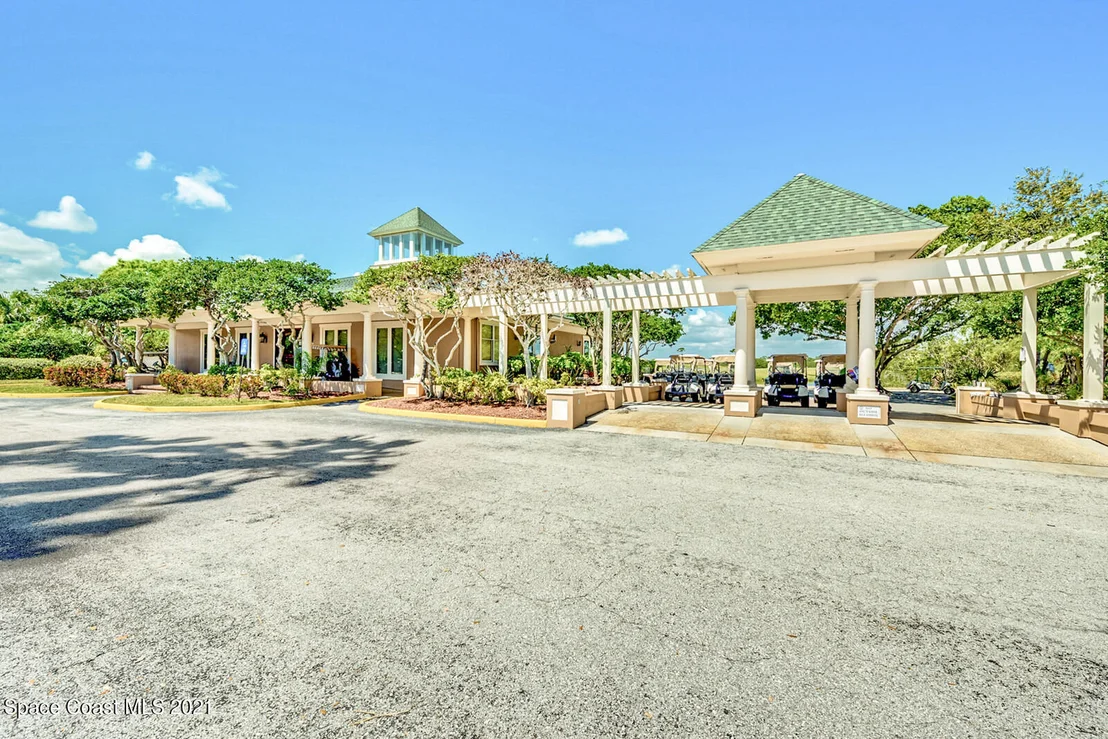 Photo of 955 Chatsworth Drive