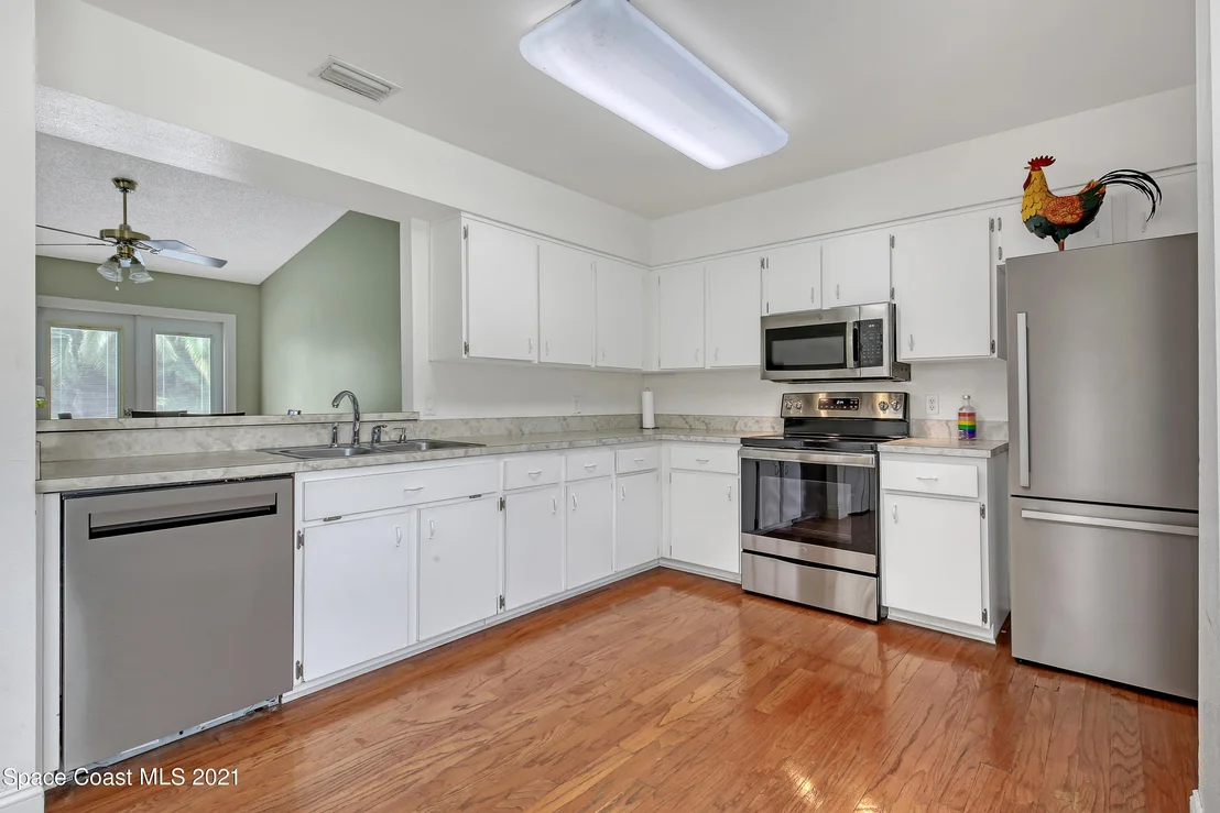 Photo of 794 White Pine Avenue