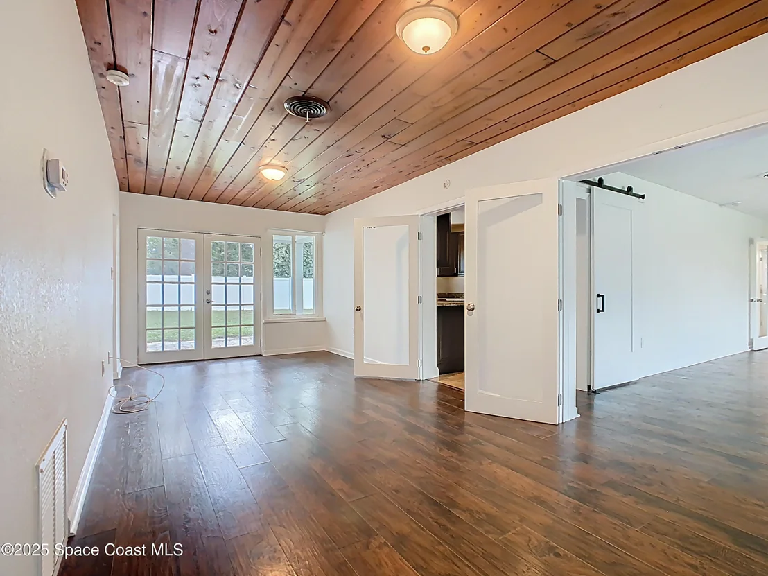 Photo of 819 W Whitmire Drive