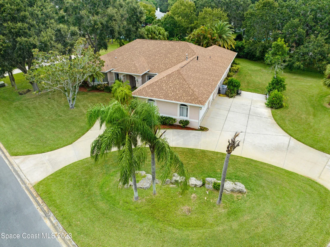 Photo of 2180 Royal Oaks Drive