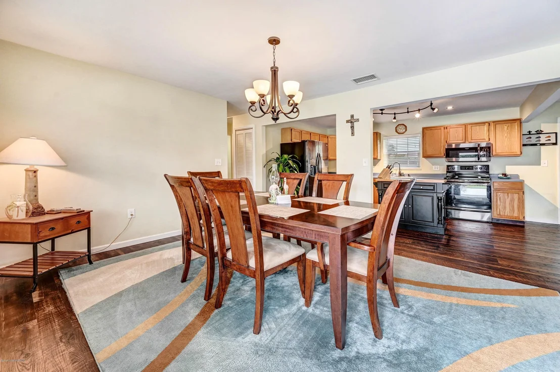 Photo of 2521 N Palm Drive N