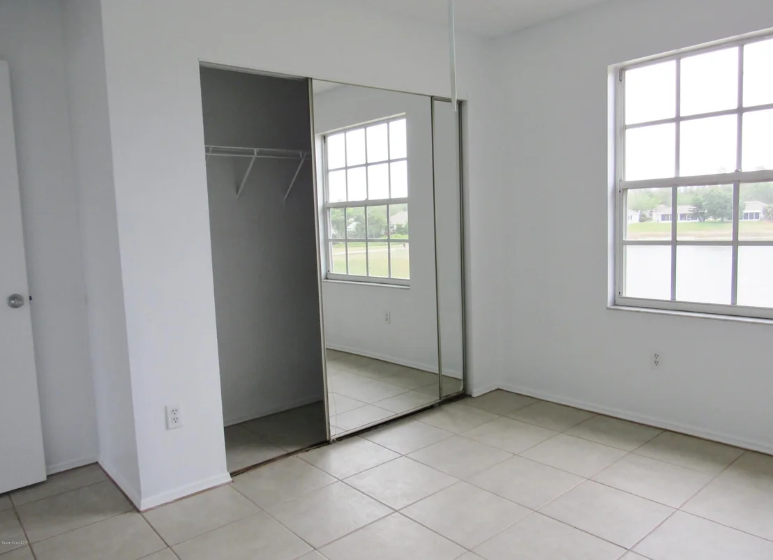 Photo of 969 NE Wateroak Drive