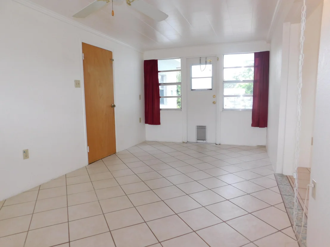 Photo of 689 Laurie Street