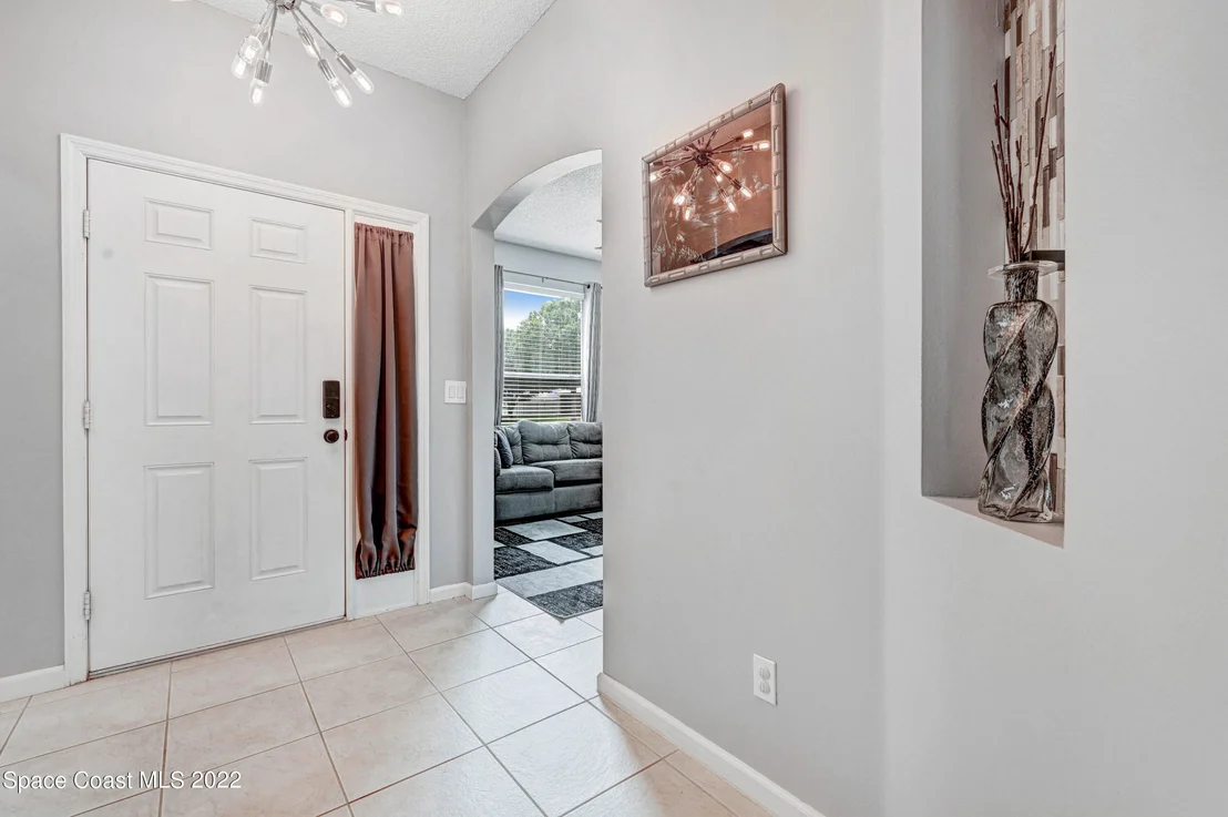 Photo of 880 Lyons Circle NW