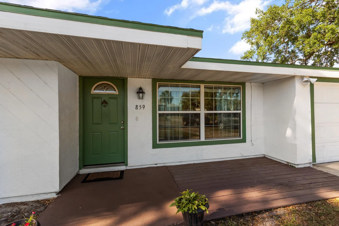Photo of 859 Riviera Drive NE