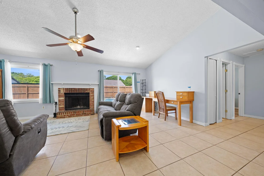Photo of 857 Pine View Avenue