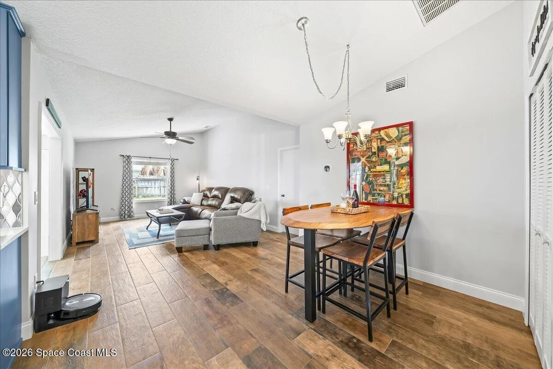 Photo of 3320 Lakeview Circle
