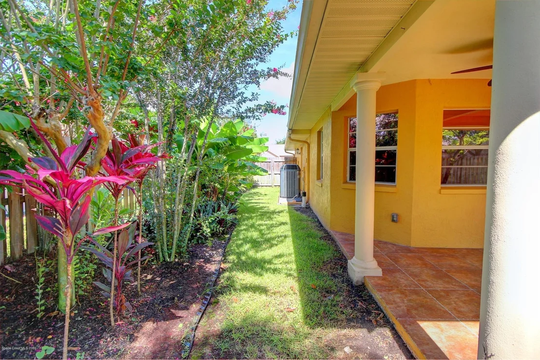 Photo of 940 Pelican Lane