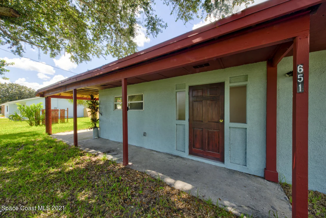 Photo of 651 N Range Road