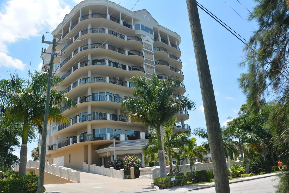 Photo of Unit 801 at 21 Riverside Drive