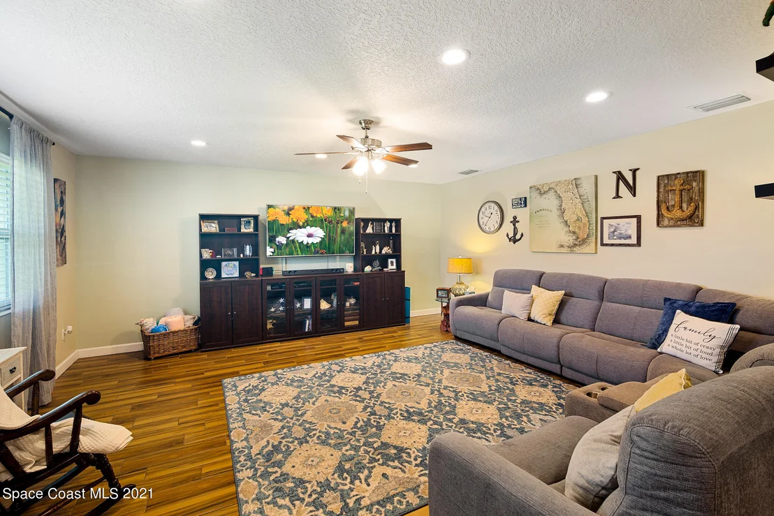 Photo of 871 Kings Post Road