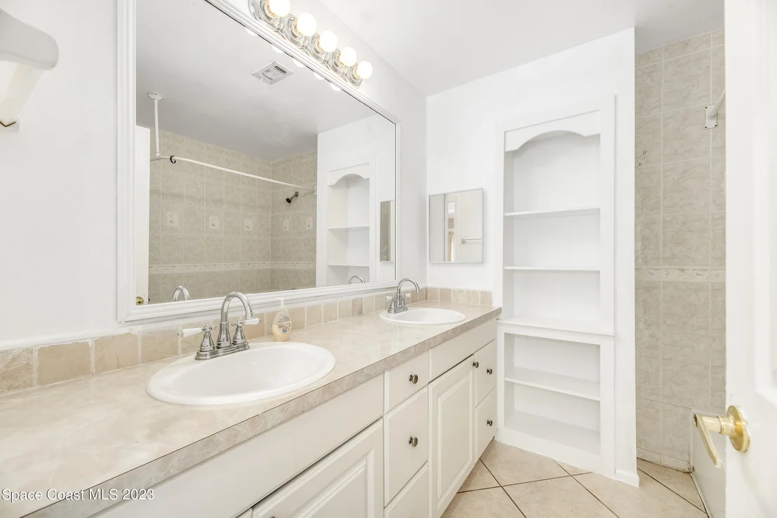 Photo of 1310 Sheafe Avenue NE