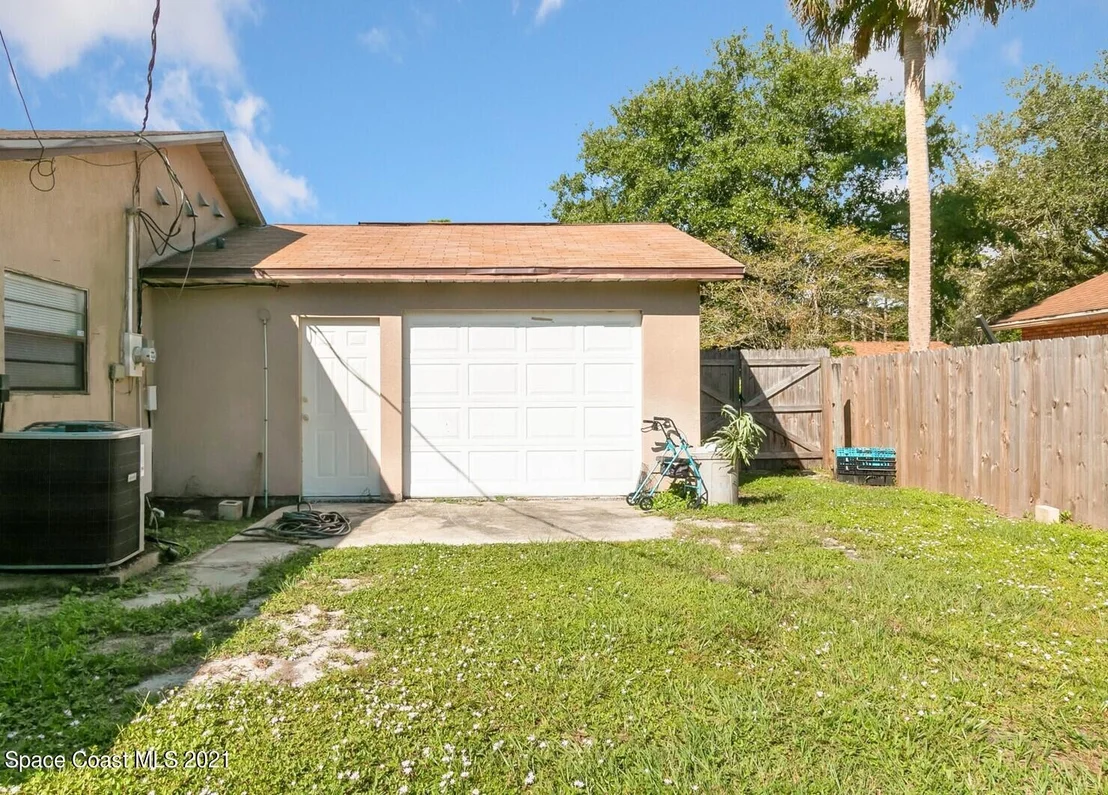 Photo of 2824 School Drive NE