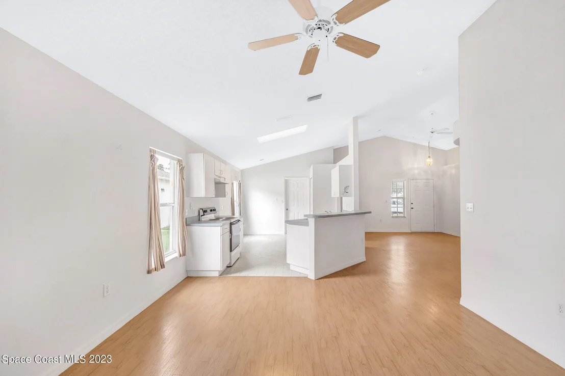 Photo of 958 Pine Creek Circle NE