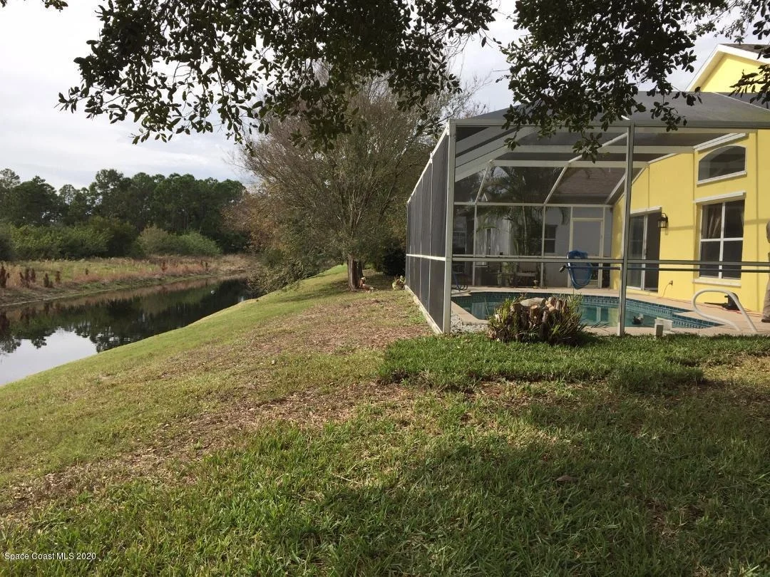 Photo of 889 Villa Drive