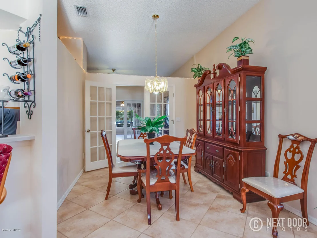 Photo of 867 Villa Drive