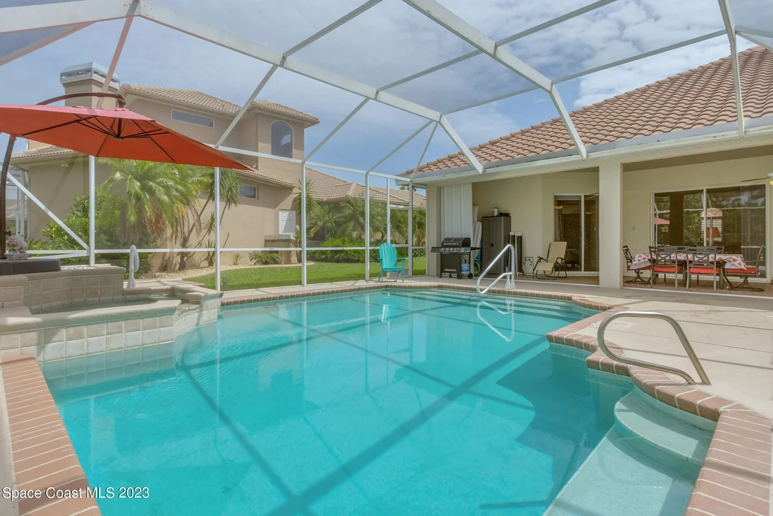 Photo of 844 Chatsworth Drive