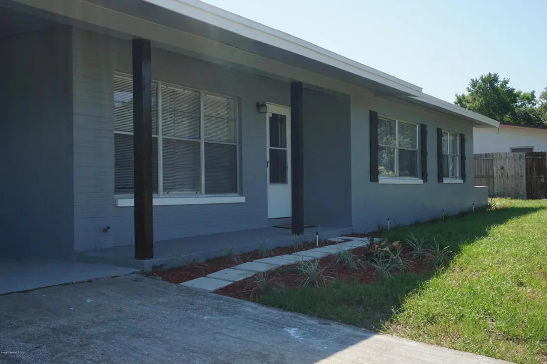 Photo of 1745 Golfview Drive