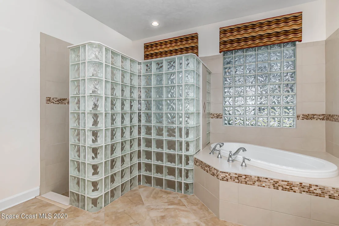 Photo of 889 Oak Park Drive