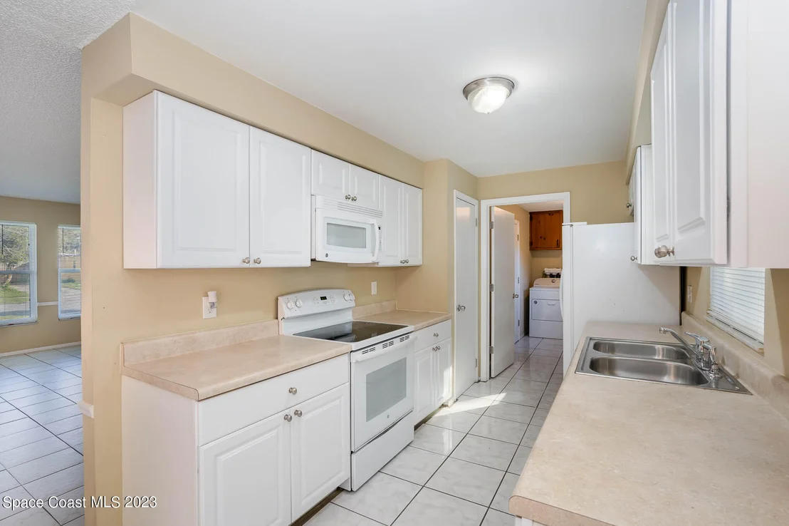 Photo of 2445 Victor Road