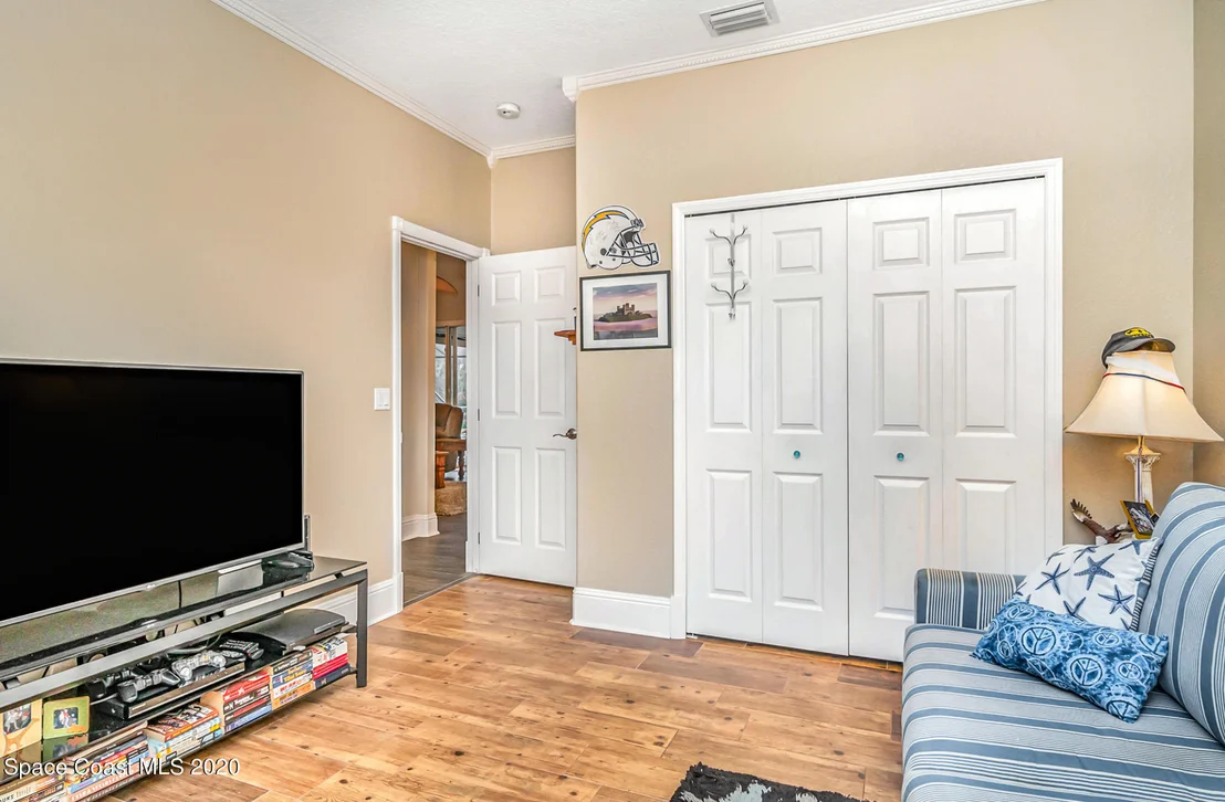 Photo of 4333 Long Lake Road