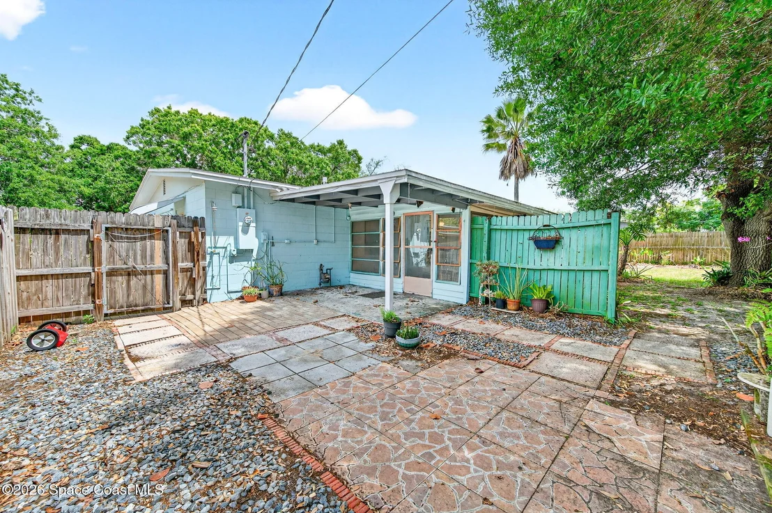 Photo of 2737 Cherbourg Road
