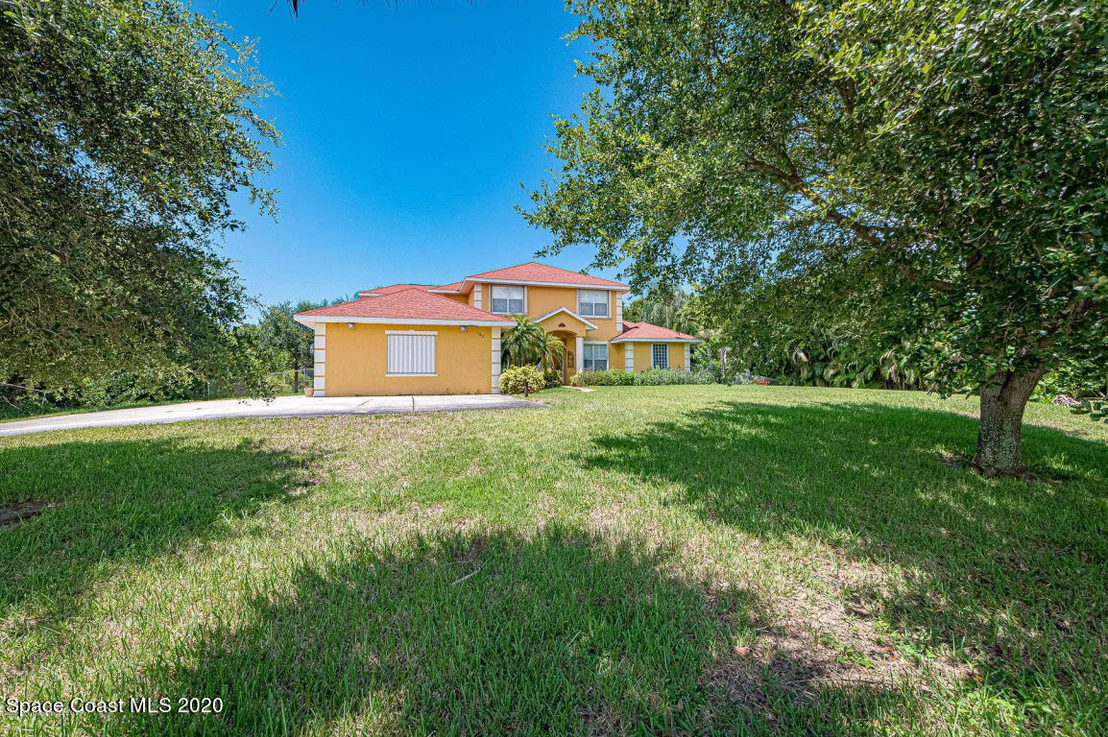Photo of 160 River Drive