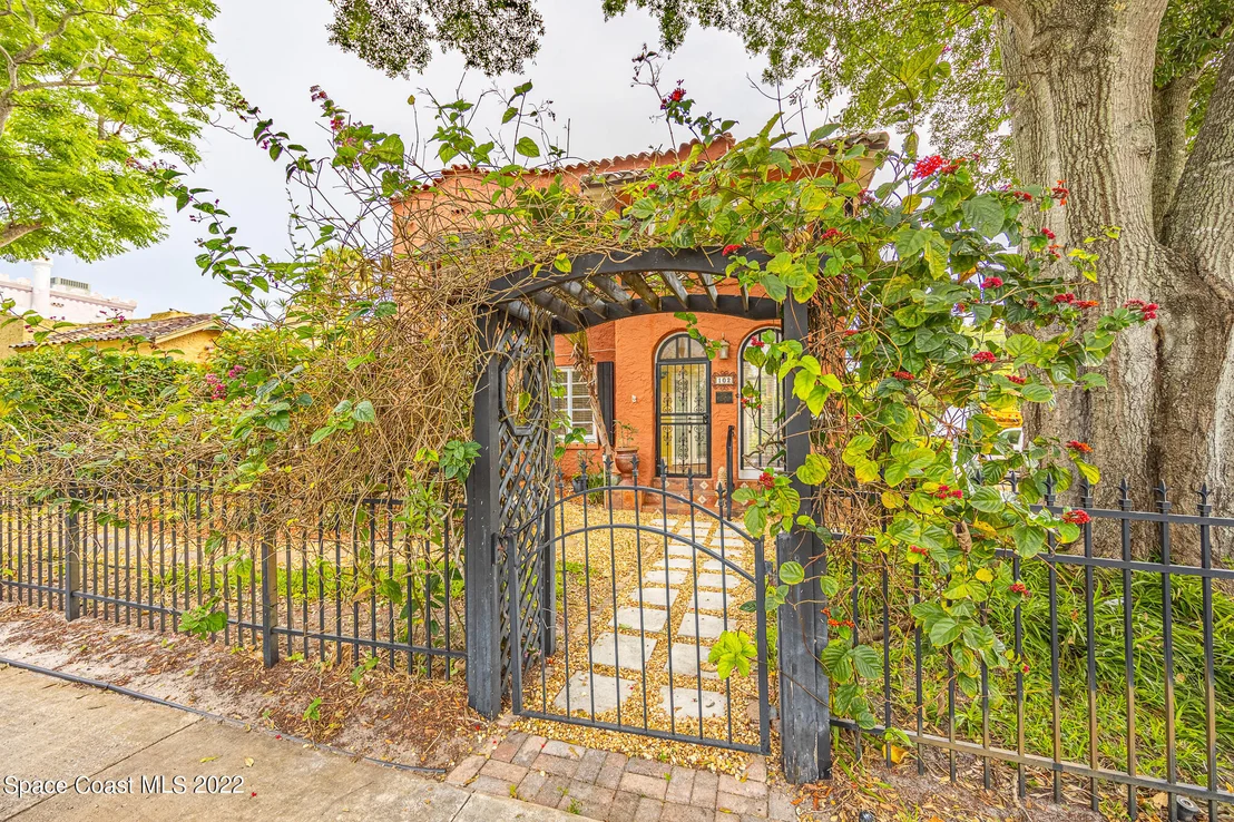 Photo of 102 Valencia Road