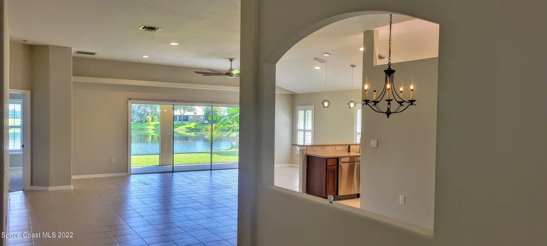 Photo of 905 Tavernier Circle NE
