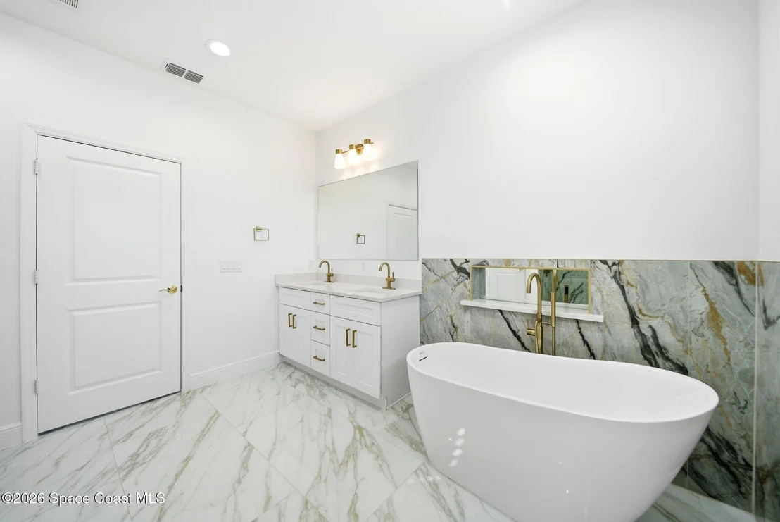 Photo of 2180 Cogan Drive SE
