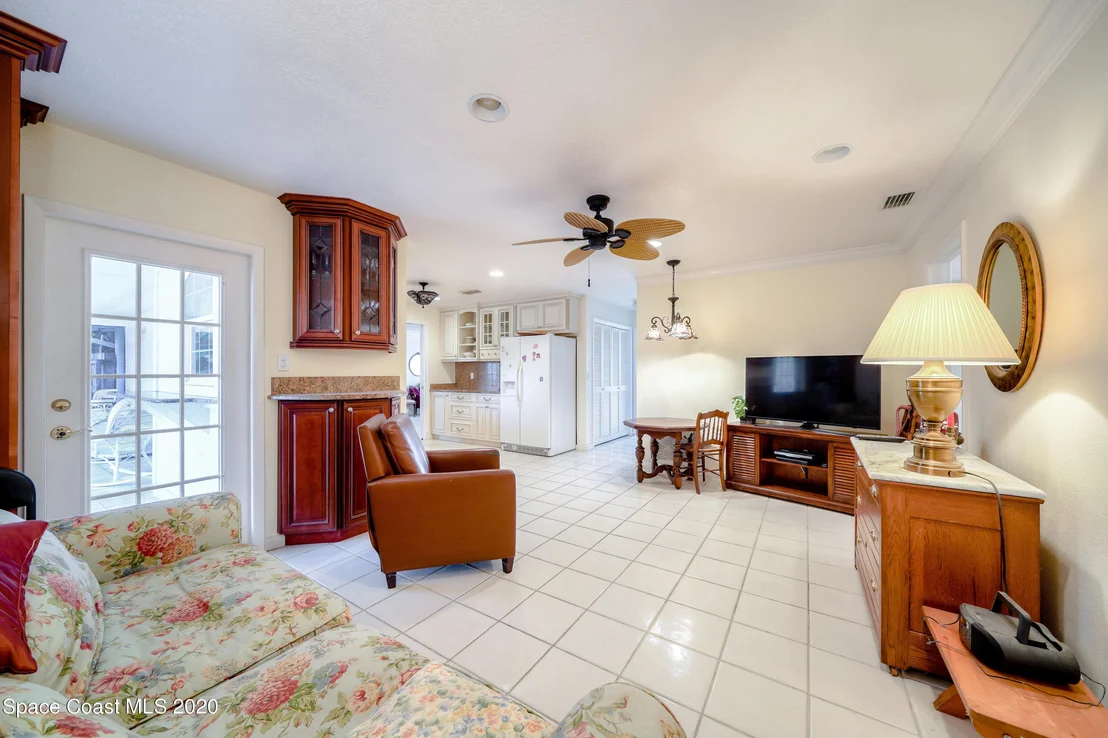 Photo of 304 HAMLIN Avenue