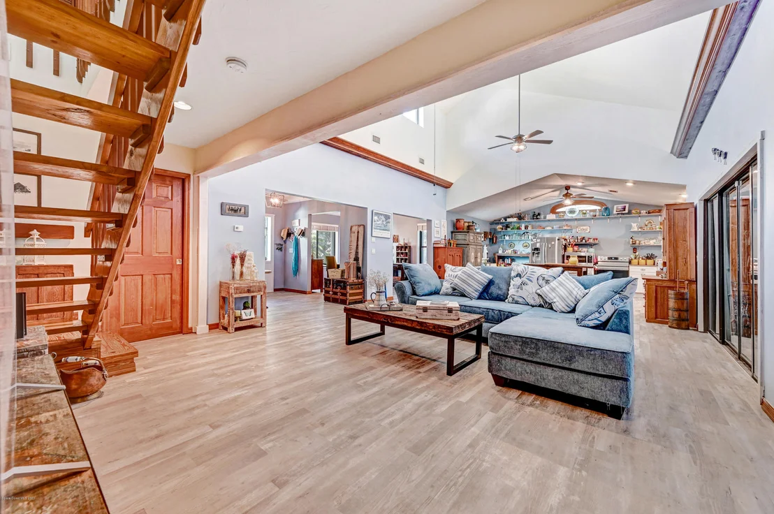 Photo of 255 Cardinal Drive