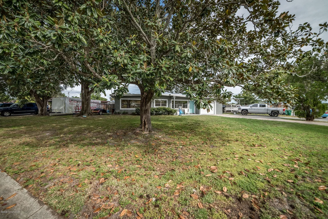 Photo of 812 W Highland Drive