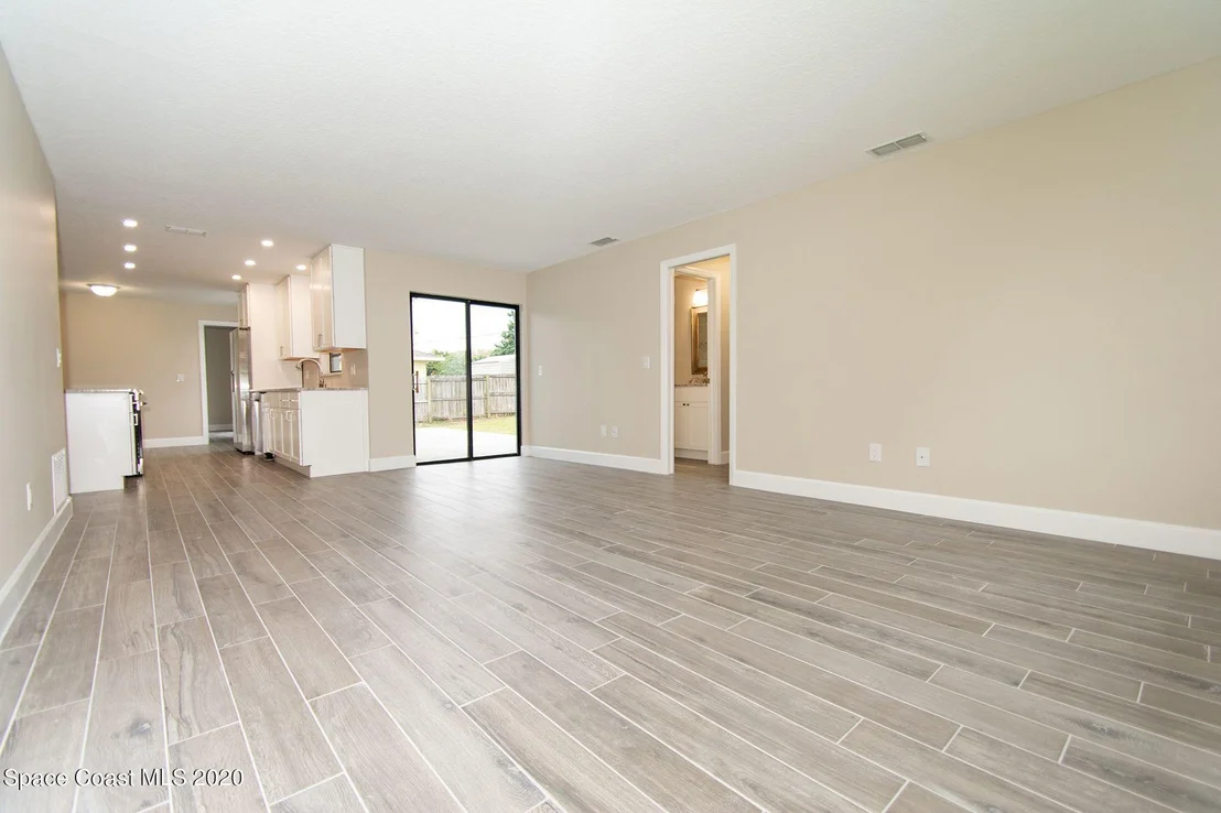 Photo of 987 Pineland Drive