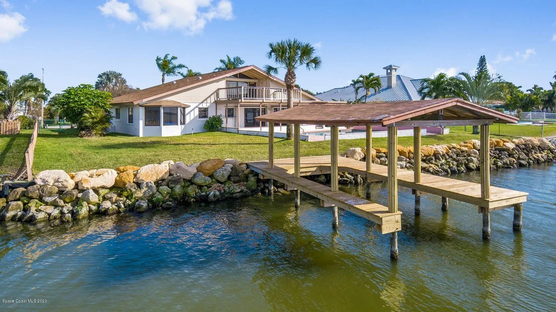 Photo of 447 Riverview Lane