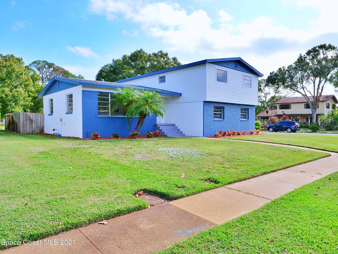 Photo of 1728 Golfview Drive