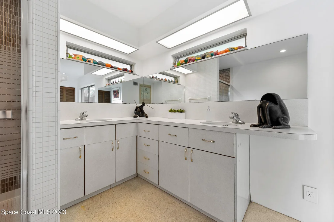 Photo of 598 Seabreeze Drive