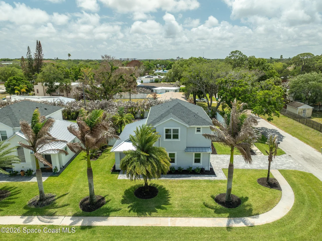 Photo of 2093 Greenway Drive