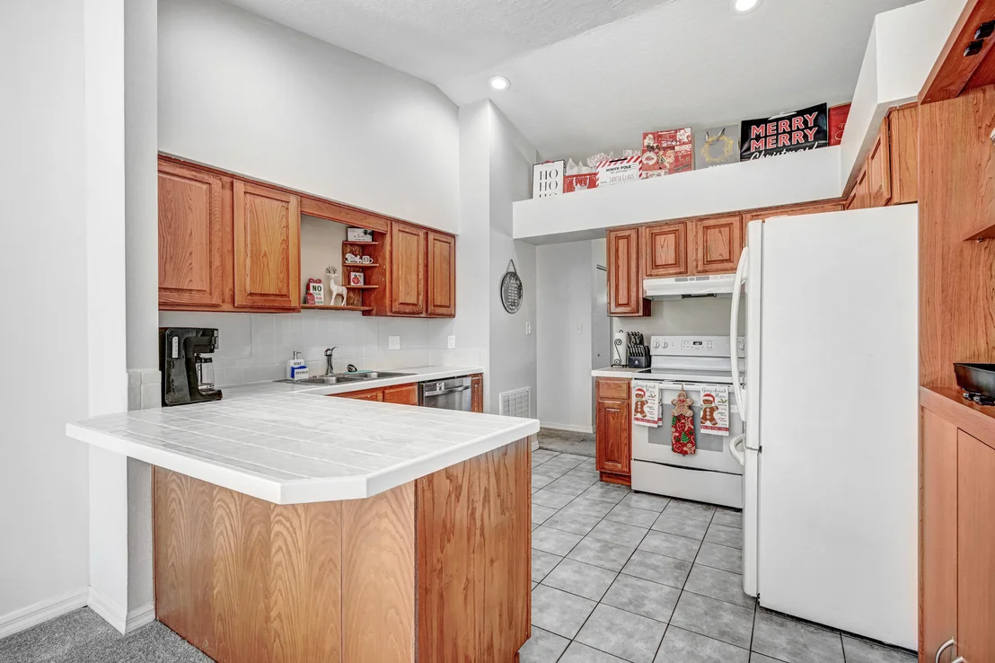 Photo of 5947 Cardiff Avenue
