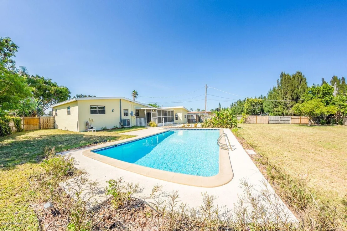 Photo of 1073 Cabot Drive NE