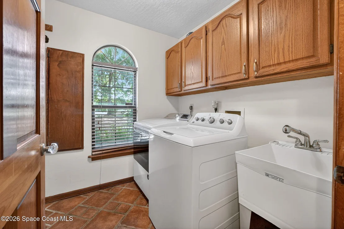 Photo of 3380 Lionel Road